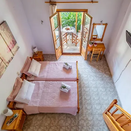 Smaragdi Rooms And Studios Skopelos Town Exterior photo