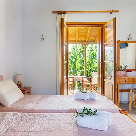 Smaragdi Rooms And Studios Skopelos Town Exterior photo