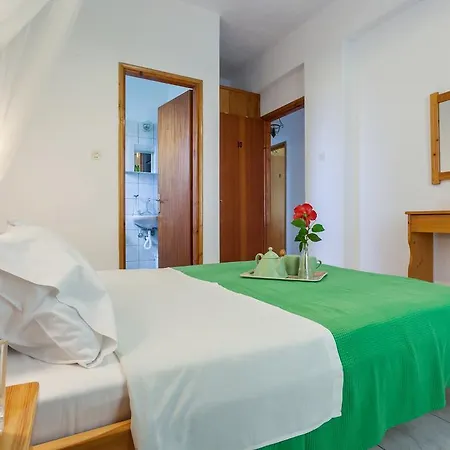 Smaragdi Rooms And Studios Skopelos Town Exterior photo