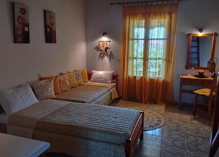 Smaragdi Rooms And Studios