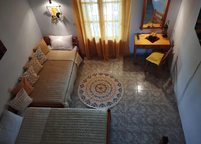 Smaragdi Rooms And Studios
