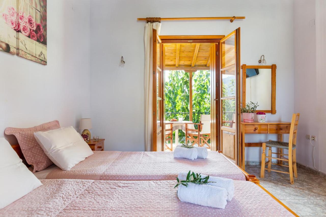 Smaragdi And Apartment Skopelos Town