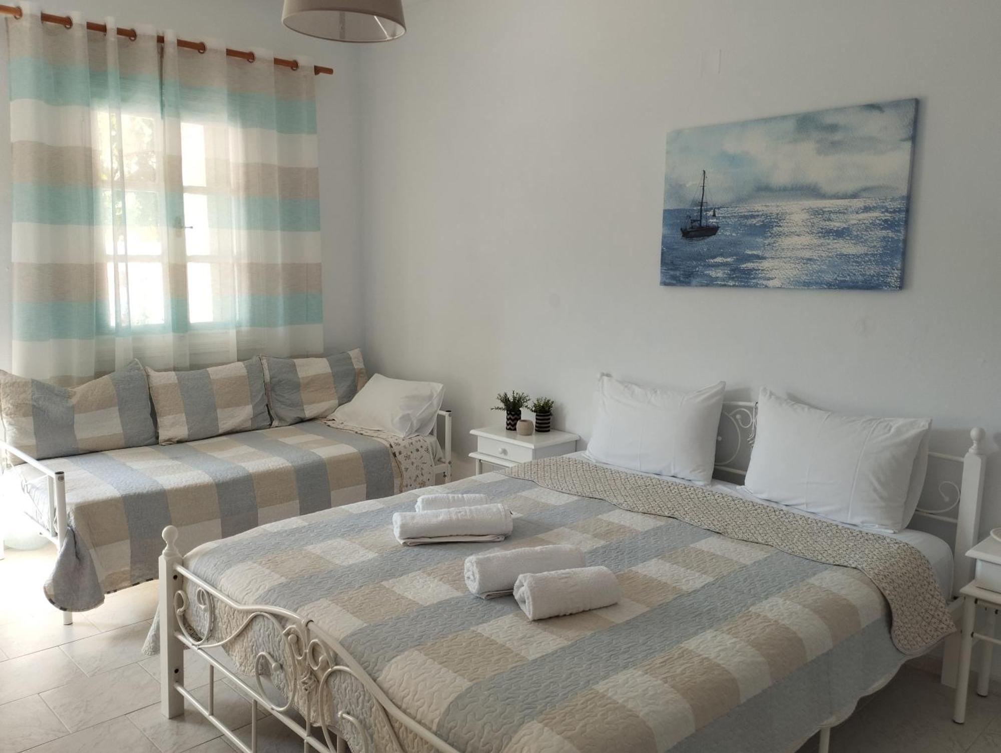 Smaragdi And Skopelos Town