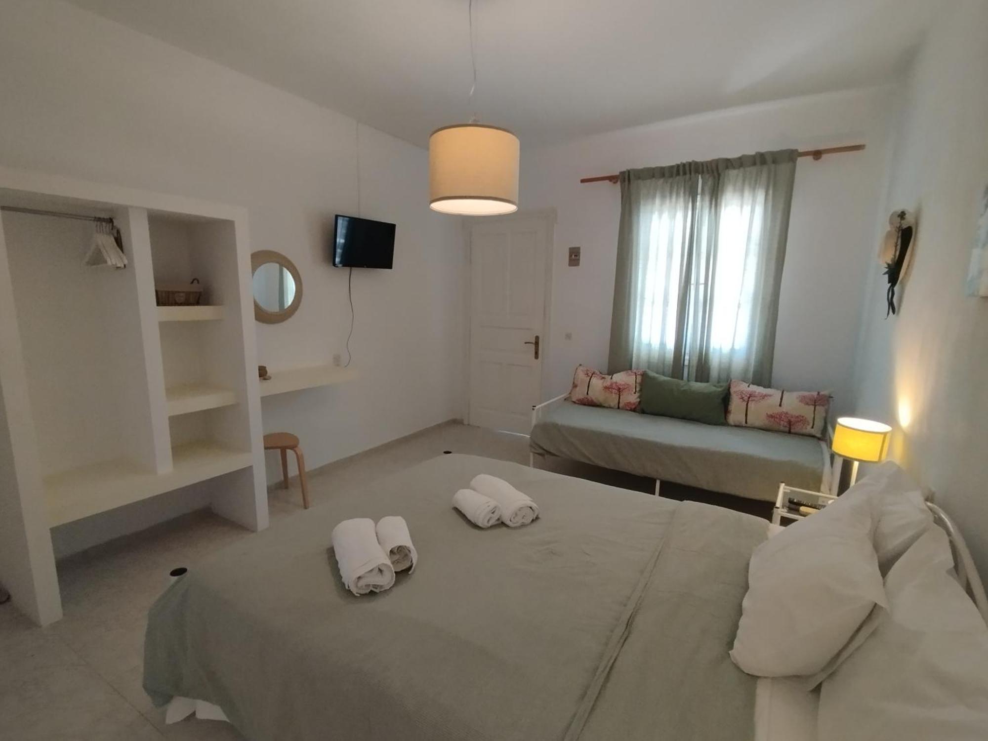 Smaragdi And Apartment *