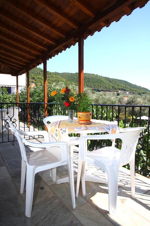 Apartment Smaragdi And *