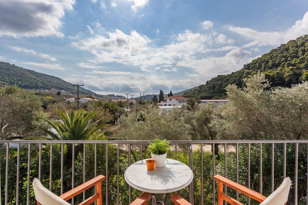 Smaragdi And * Skopelos Town