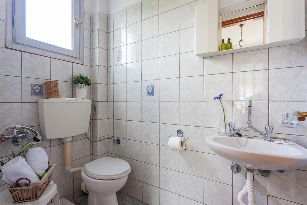 Apartment Smaragdi And *