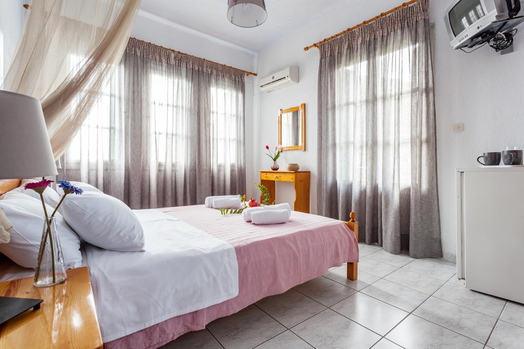 Apartment Smaragdi And *